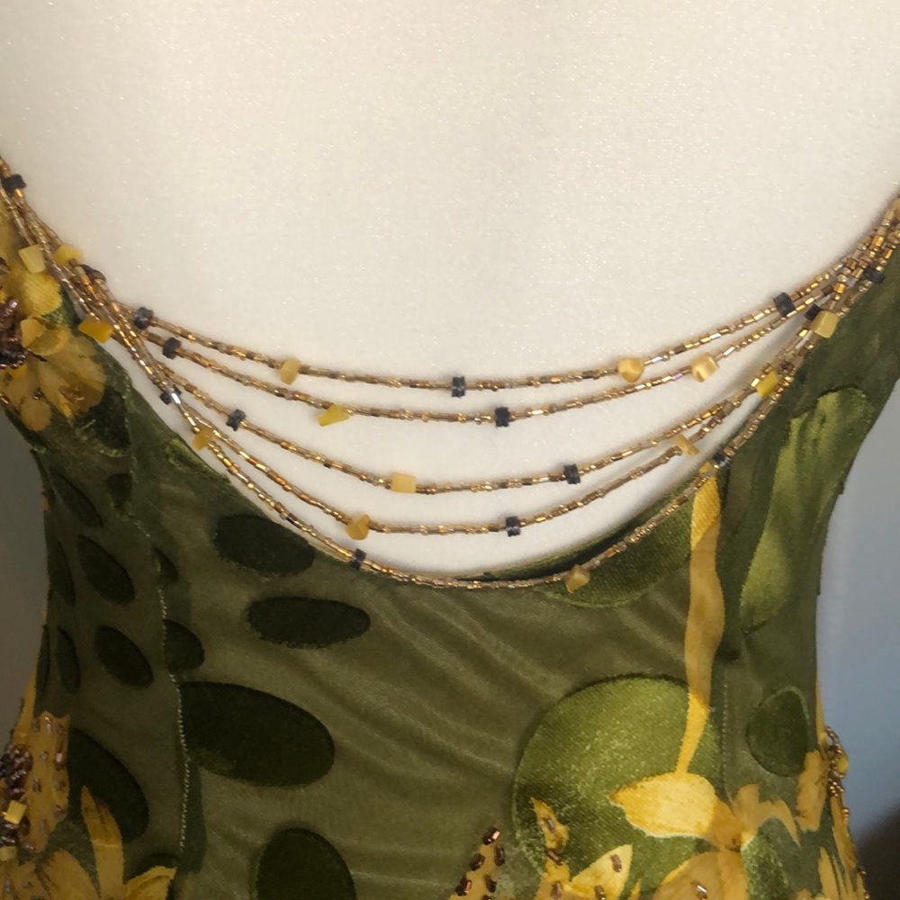 Formal dress - Picture 4 of 8